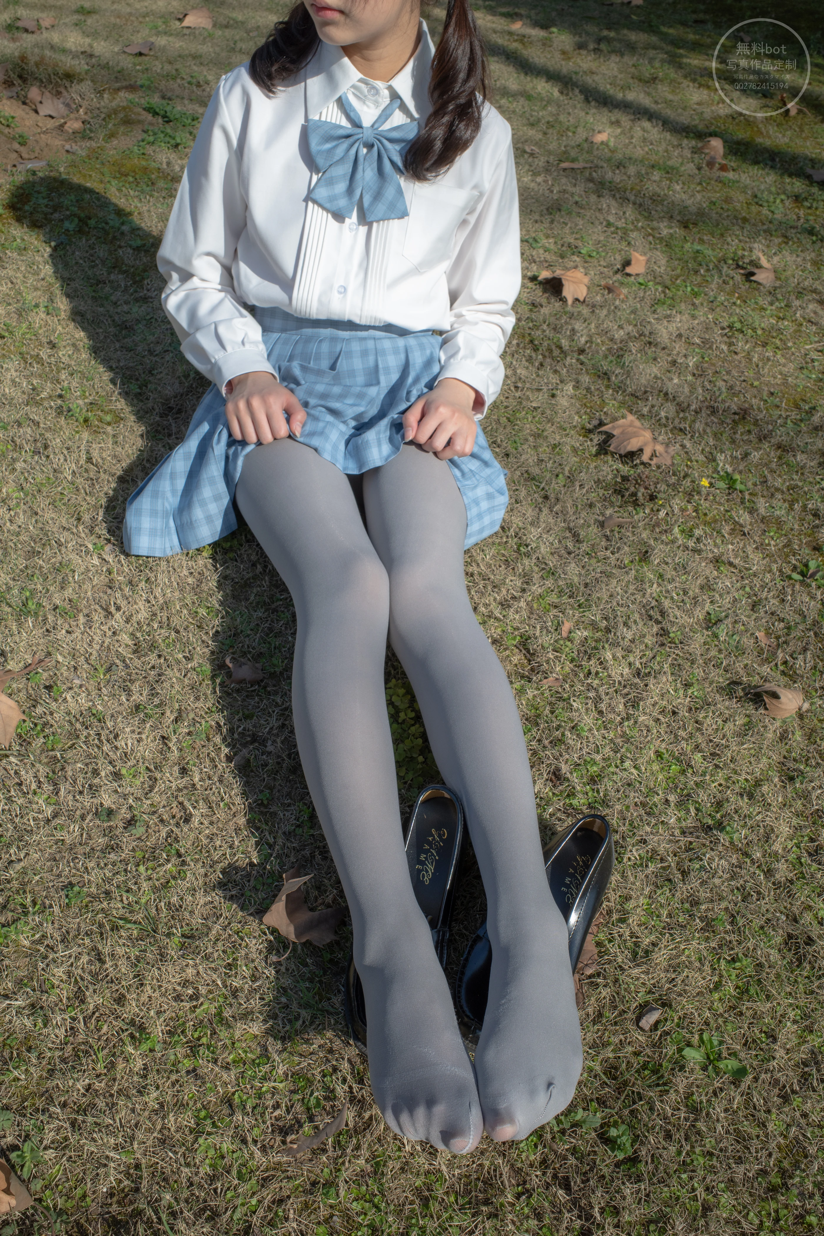 森萝财团 有料 NO.030 小香 户外公园里的JK制服灰丝美腿 [100P]插图6